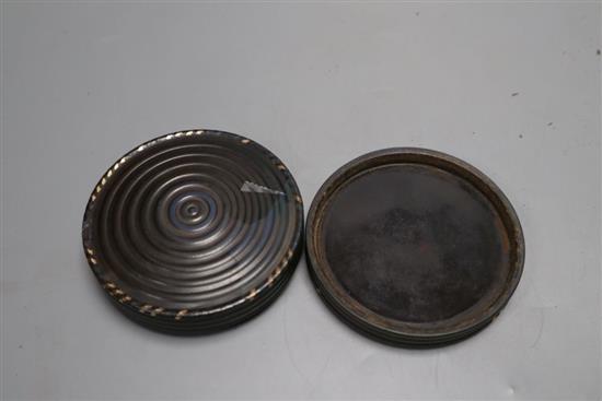 An early 19th century French bois durci snuff box, diameter 3in.